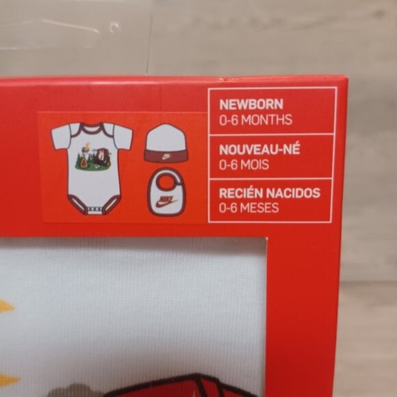 Nike Baby Bodysuit Bib Hat Newborn Gift Set - Picture 4 of 5